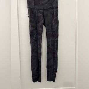 Like New Black Camo Lycra Lululemon Leggings!!!